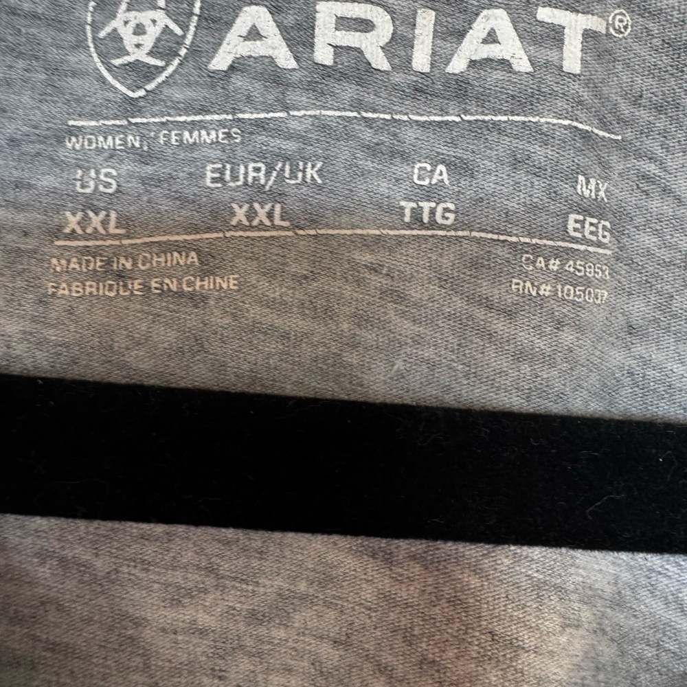 Ariat Heather Gray V-Neck Tee with Red Logo - Picture 5 of 5